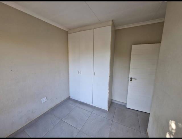 3 BEDROOM TOWNHOUSE FOR SALE IN HEUWELSIG ESTATE